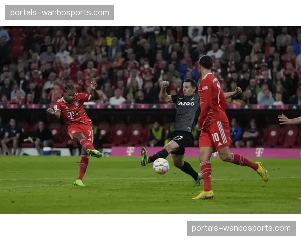 弗赖堡快速反击打穿拜仁防线,两次高效进攻建立优势 弗赖堡快速反击打穿拜仁防线,两次高效进攻建立优势